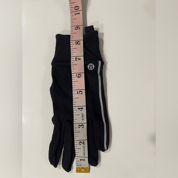 NWOT. LULULEMON gloves - Picture 4 of 5